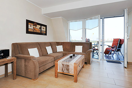 Ferienwohnung „Golden Princess“ - Wohnzimmer mit integriertem Küchenbereich