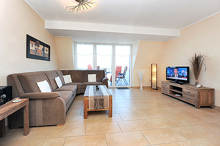 Ferienwohnung „Golden Princess“ - Wohnzimmer mit integriertem Küchenbereich