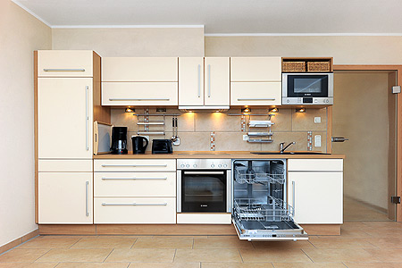 Ferienwohnung „Golden Princess“ - Wohnzimmer mit integriertem Küchenbereich