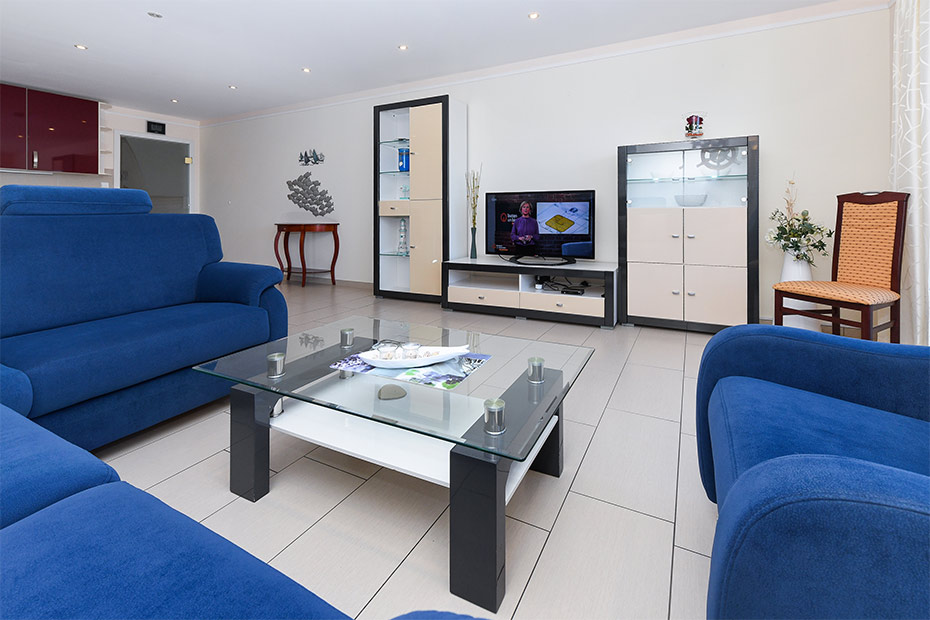 Ferienwohnung „Lilli Marleen“ - Wohnzimmer mit integriertem Küchenbereich