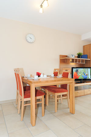 Ferienwohnung „Sea Dream“ - Wohnzimmer mit integriertem Küchenbereich