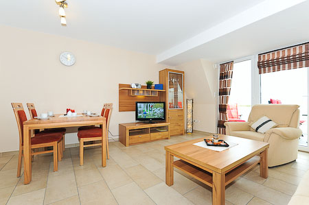 Ferienwohnung „Sea Dream“ - Wohnzimmer mit integriertem Küchenbereich