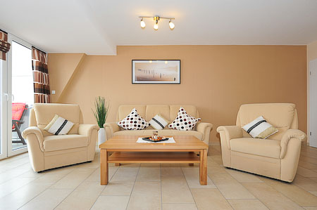 Ferienwohnung „Sea Dream“ - Wohnzimmer mit integriertem Küchenbereich