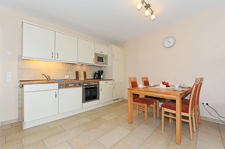 Ferienwohnung „Sea Dream“ - Wohnzimmer mit integriertem Küchenbereich