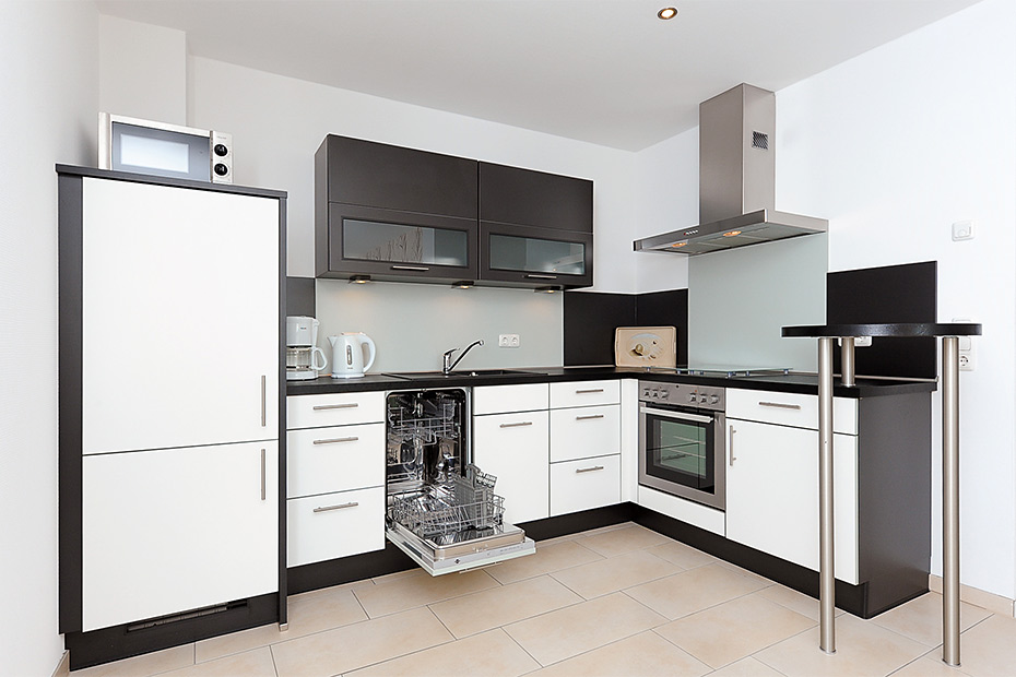 Ferienwohnung „Westerdam“ - Wohnzimmer mit integriertem Küchenbereich