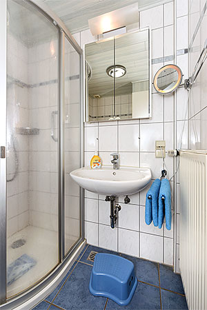 Ferienhaus „Weiße Robbe“ - Badezimmer