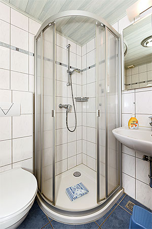 Ferienhaus „Weiße Robbe“ - Badezimmer