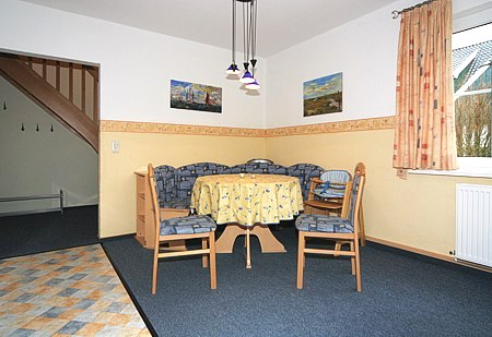 Ferienwohnung „Krabbe“ - Wohnzimmer mit integriertem Küchenbereich
