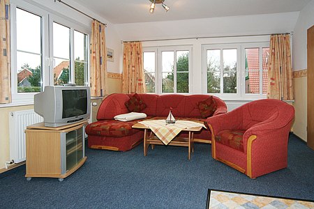 Ferienwohnung „Krabbe“ - Wohnzimmer mit integriertem Küchenbereich