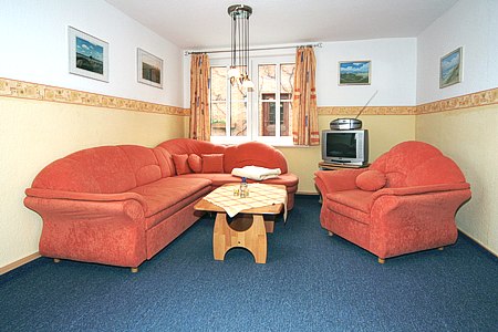 Ferienwohnung „Seestern“ - Wohnzimmer mit integriertem Küchenbereich