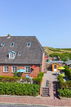 Ferienwohnung „Strandmuschel“ - Außenansicht mit Terrasse