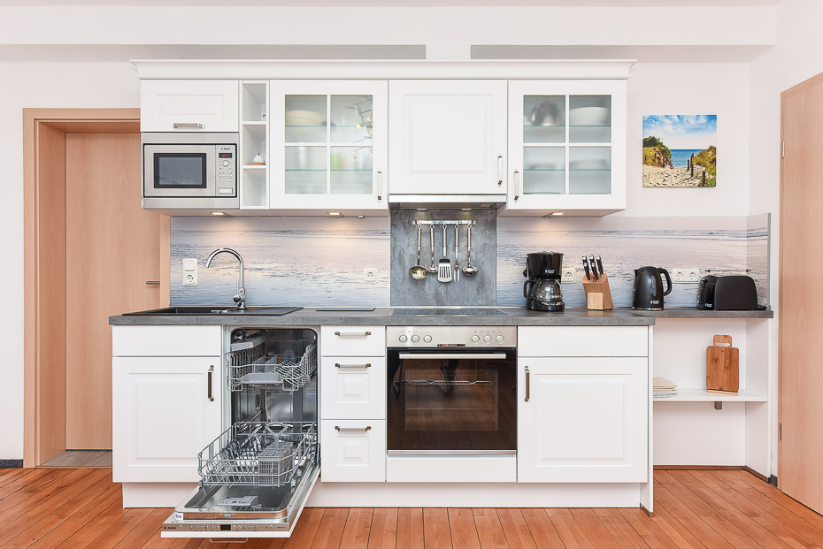 Ferienwohnung „de Badmeester“ - Wohnzimmer mit integriertem Küchenbereich