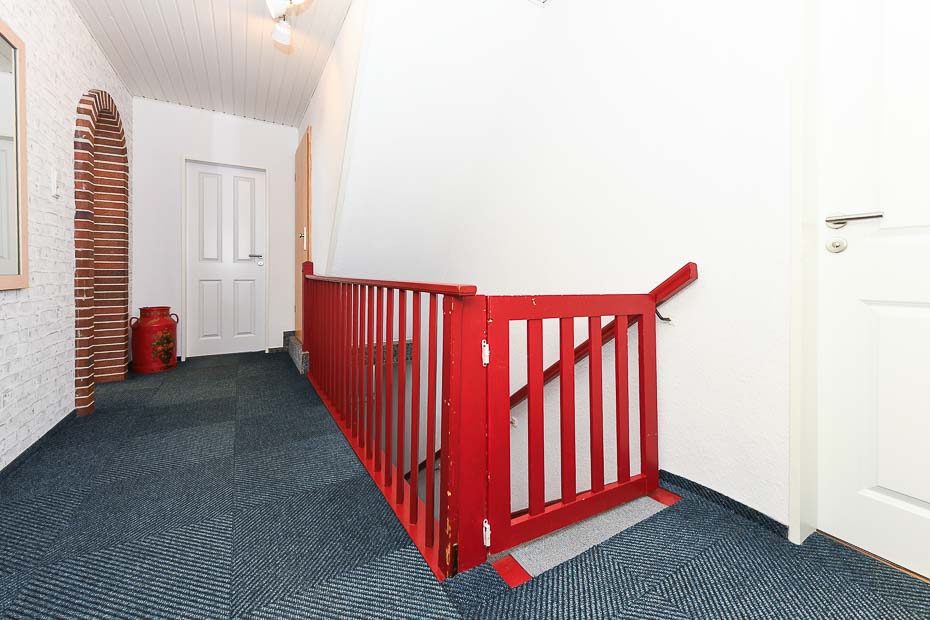 Ferienwohnung „Dünenblick“ - Treppenaufgang und Flur