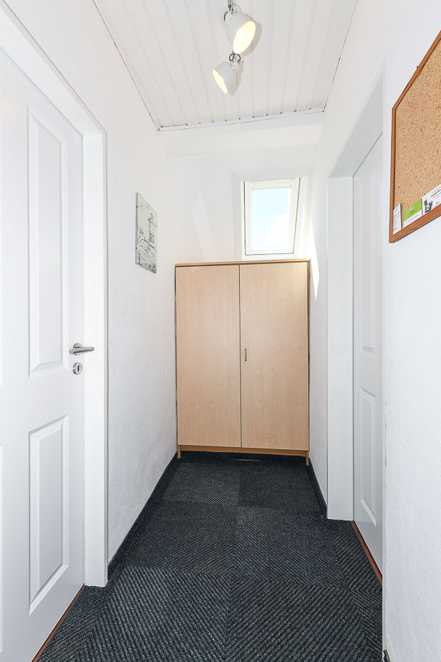 Ferienwohnung „Dünenblick“ - Treppenaufgang und Flur