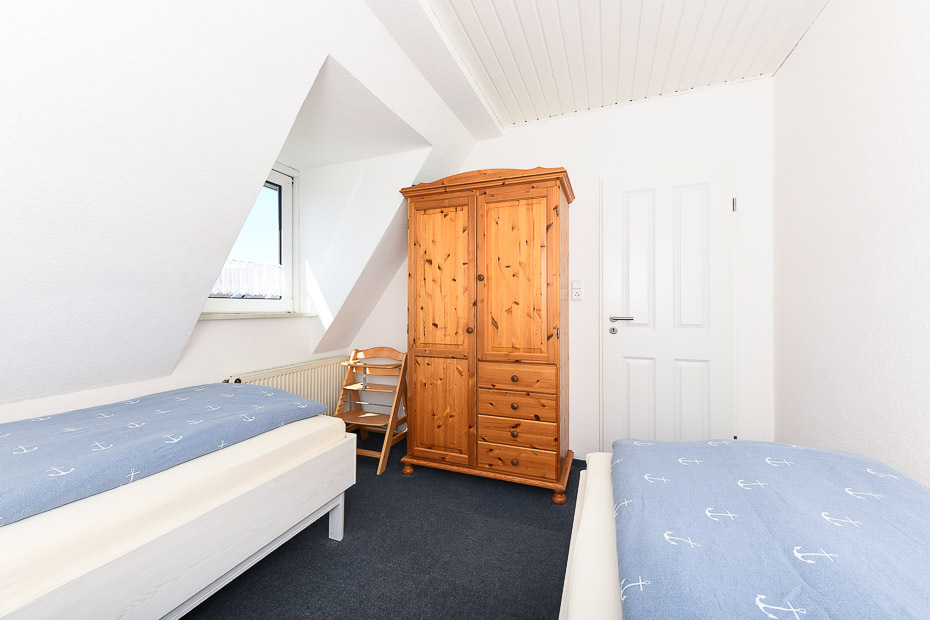 Ferienwohnung „Dünenblick“ - Schlafzimmer 2/Kinderzimmer