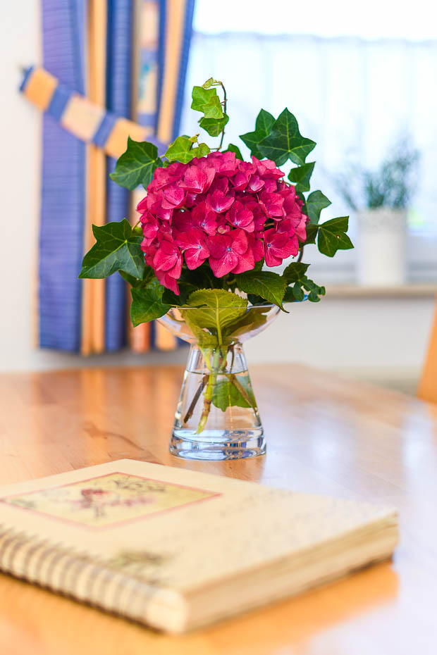 Ferienwohnung „Dünenblick“ - Wohnzimmer mit integriertem Küchenbereich