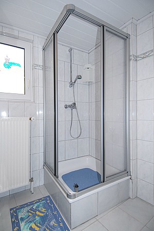 Ferienhaus „Dünenperle“ - Badezimmer