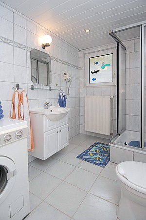 Ferienhaus „Dünenperle“ - Badezimmer