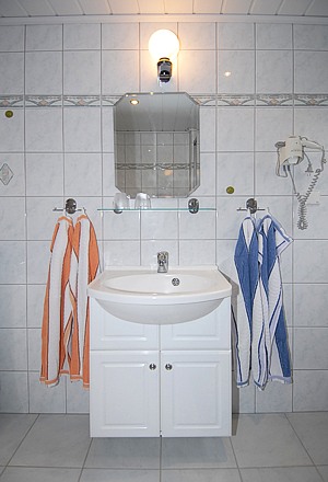 Ferienhaus „Dünenperle“ - Badezimmer