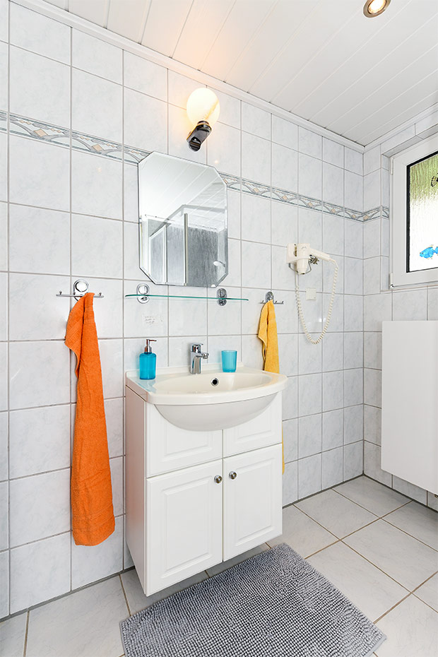Ferienhaus „Dünenperle“ - Badezimmer