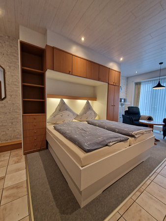 Apartment „Rosenapartment“ - Wohn- und Schlafraum