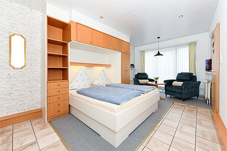 Apartment „Rosenapartment“ - Wohn- und Schlafraum