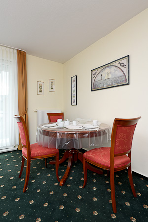 Ferienwohnung „Süderhörn“ - Wohnraum mit integrierter Küche