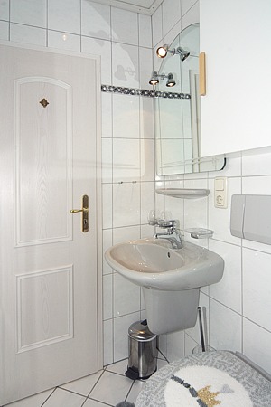 Ferienhaus „Weitblick“ - Badezimmer 1