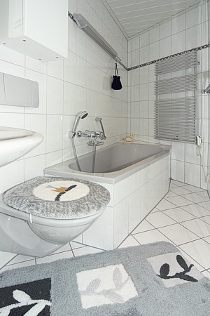 Ferienhaus „Weitblick“ - Badezimmer 1