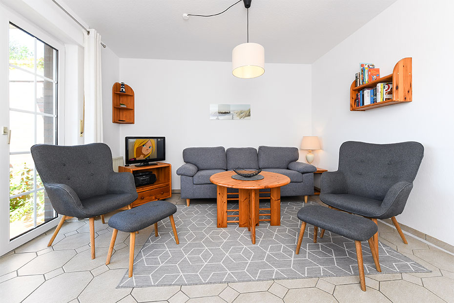 Ferienwohnung „Taddigskrabbe“ - Wohnzimmer mit integriertem Küchenbereich