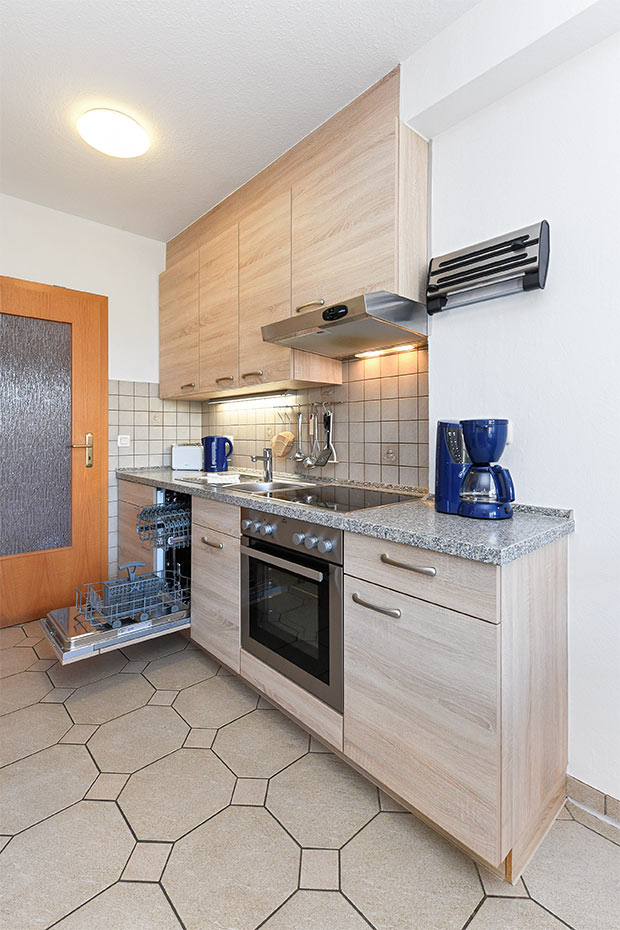 Ferienwohnung „Taddigskrabbe“ - Wohnzimmer mit integriertem Küchenbereich