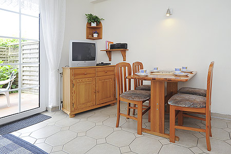 Ferienwohnung „Taddigsrobbe“ - Wohnraum mit integrierter Küche