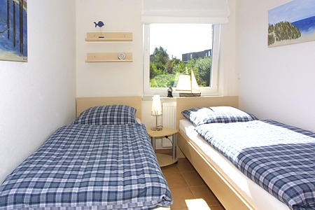 Ferienwohnung „Friesen-Chalet“ - Schlafzimmer 2/Kinderzimmer