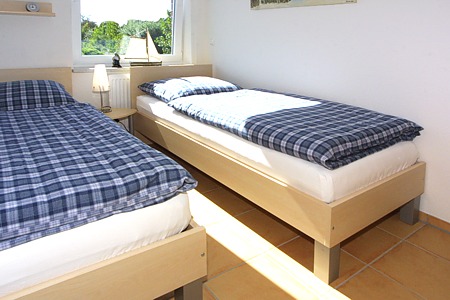 Ferienwohnung „Friesen-Chalet“ - Schlafzimmer 2/Kinderzimmer