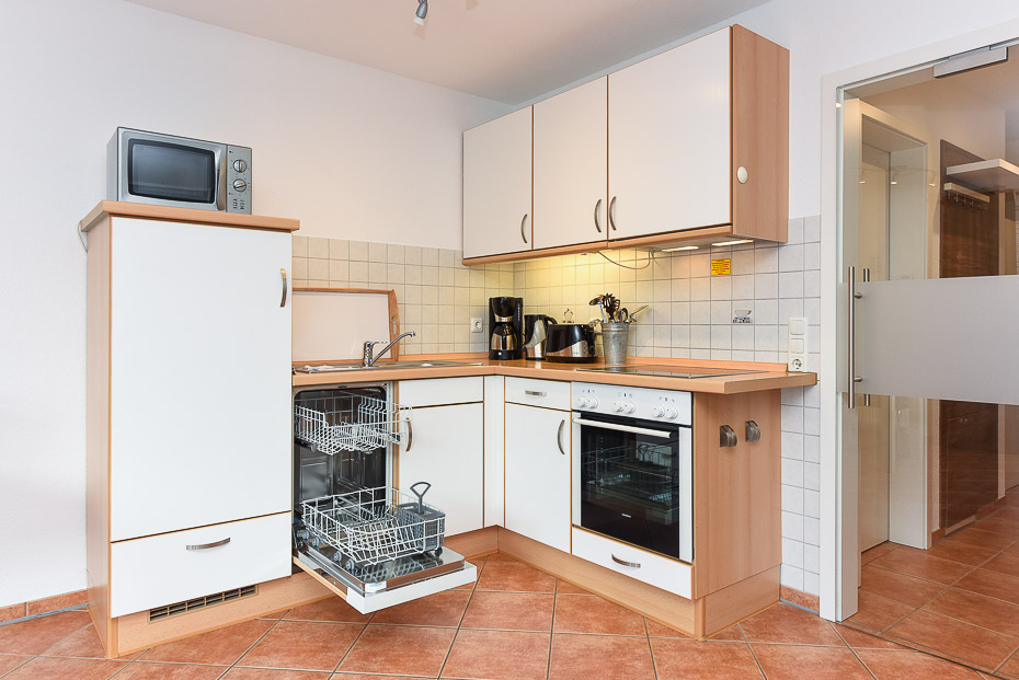 Ferienwohnung „Nordseeperle“ - Wohnzimmer mit integriertem Küchenbereich