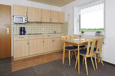 Ferienwohnung 1 - Wohnzimmer mit integriertem Küchenbereich