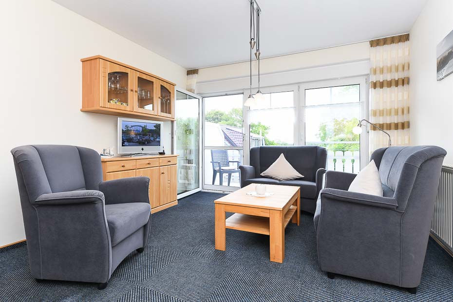 Ferienwohnung 2 - Wohnzimmer mit integriertem Küchenbereich