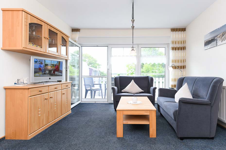 Ferienwohnung 2 - Wohnzimmer mit integriertem Küchenbereich