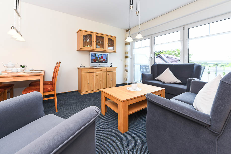 Ferienwohnung 2 - Wohnzimmer mit integriertem Küchenbereich