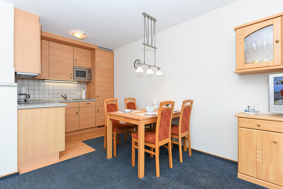 Ferienwohnung 2 - Wohnzimmer mit integriertem Küchenbereich