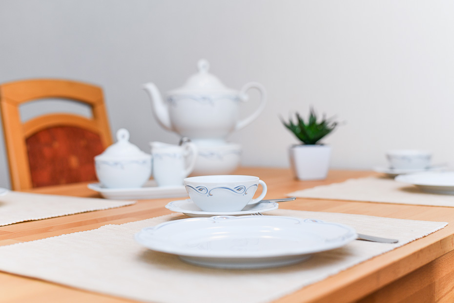 Ferienwohnung 2 - Wohnzimmer mit integriertem Küchenbereich