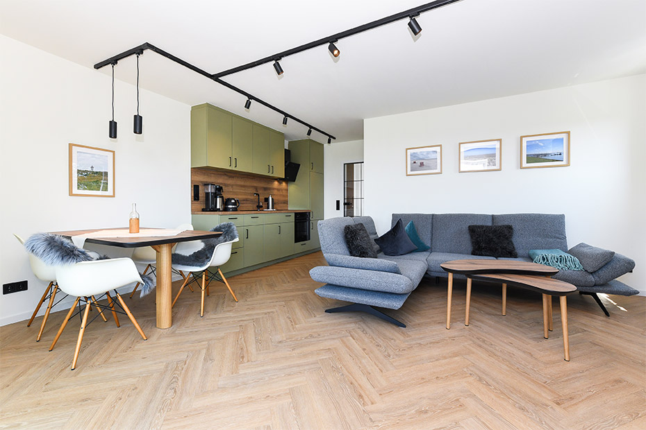 Ferienwohnung „Süderhörn“ - Wohnraum mit integrierter Küche