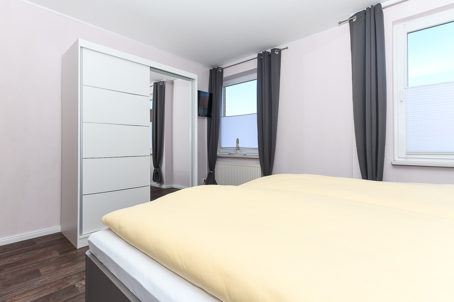 Ferienwohnung „Hafenblick“ - Schlafzimmer 1