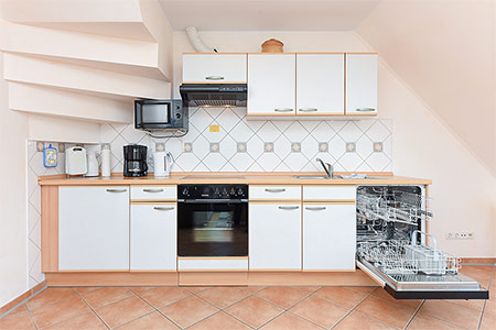 Ferienwohnung „Nordseeblick“ - Wohnzimmer mit integriertem Küchenbereich