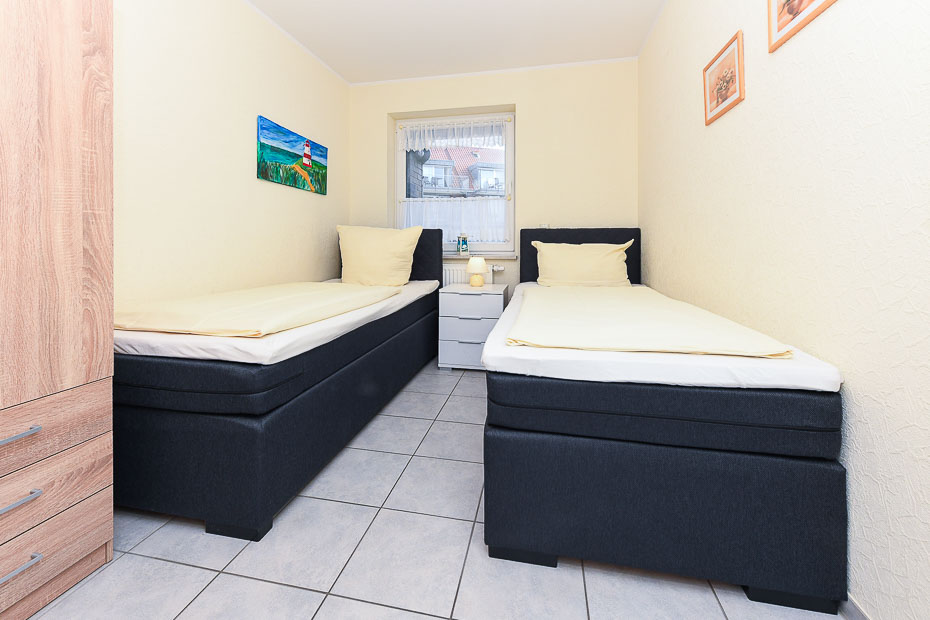 Ferienwohnung „Friesengold“ - Schlafzimmer 2/Kinderzimmer