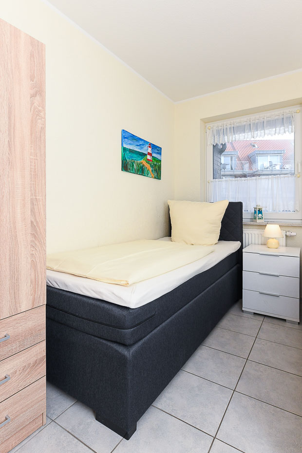 Ferienwohnung „Friesengold“ - Schlafzimmer 2/Kinderzimmer