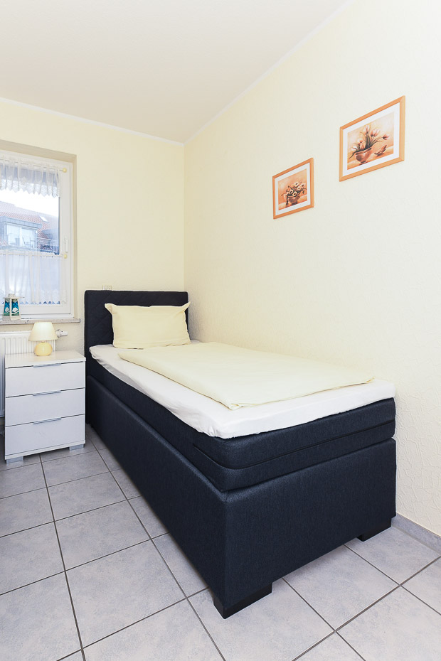 Ferienwohnung „Friesengold“ - Schlafzimmer 2/Kinderzimmer