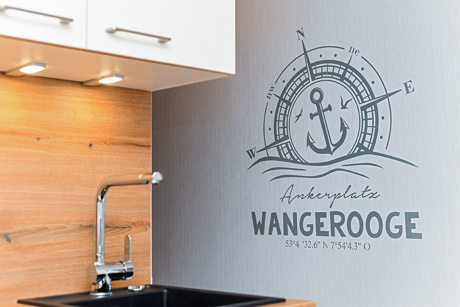 Ferienwohnung „Möwe“ - Wohnraum mit integrierter Küche