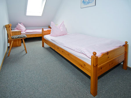 Ferienwohnung „Hofblick“ - Schlafzimmer 2/Kinderzimmer