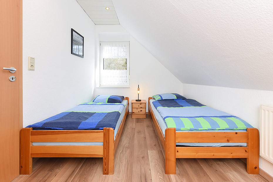 Ferienwohnung „Wattgeflüster“ - Schlafzimmer 2/Kinderzimmer